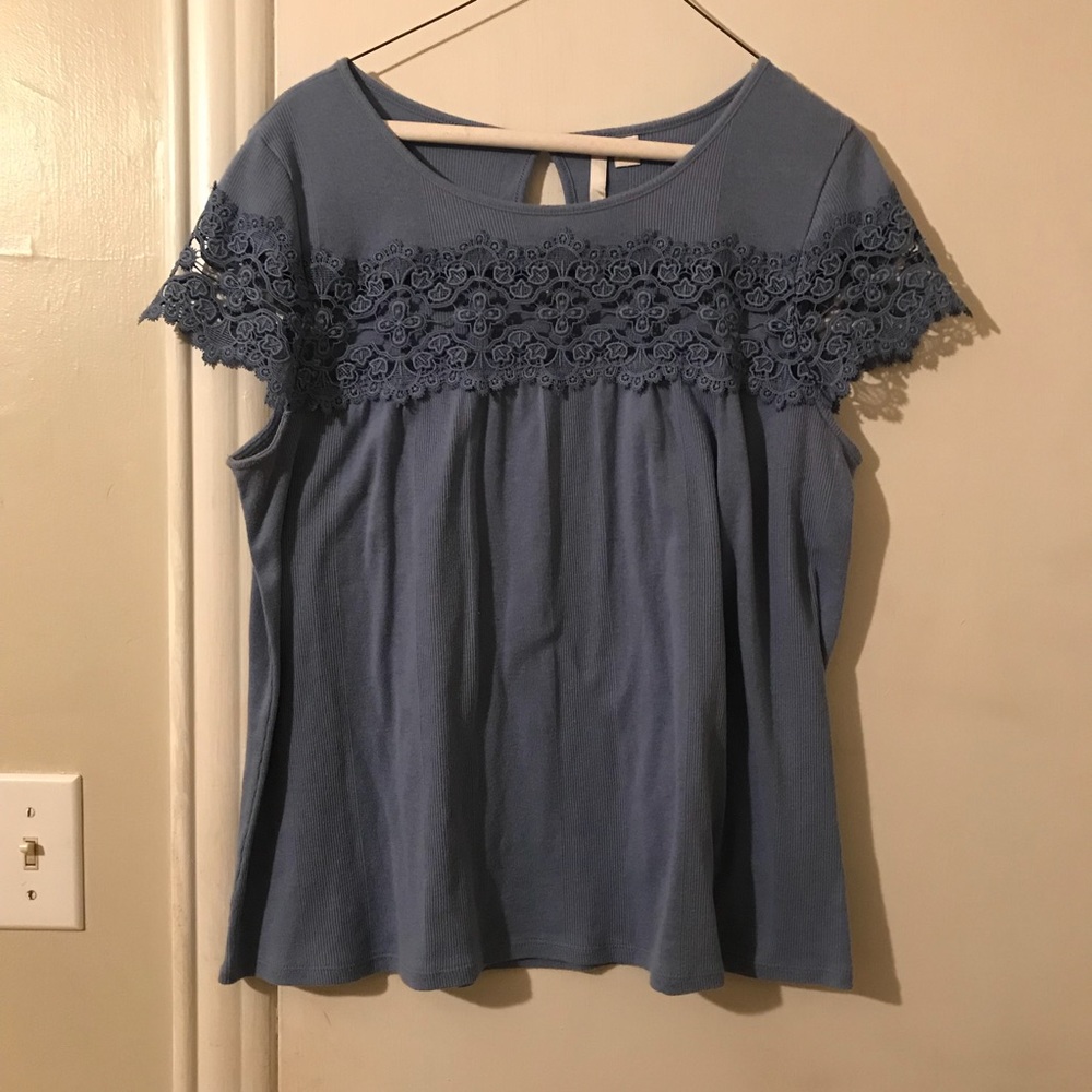 Lace Cap-Sleeve Key-Hole Back Top